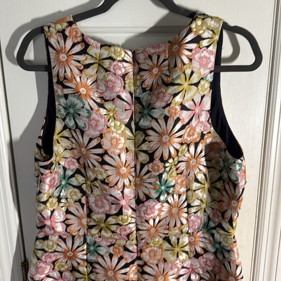 Banana Republic Pastel Colored Embroidered Daisies
Jacquard Mini Dress Size 12 - Picture 8 of 11